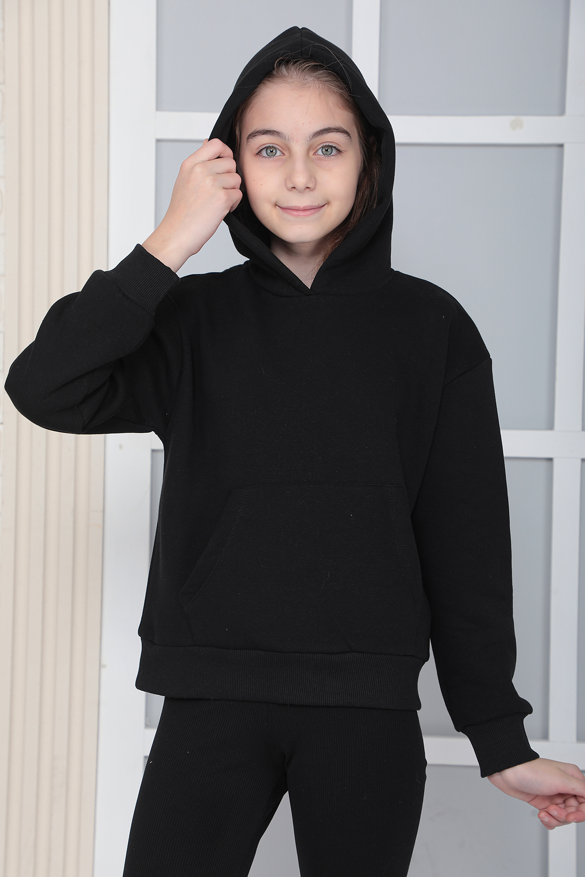 Kız Çocuk Siyah Baskısız Kapüşonlu 3 iplik Şardonlu Polarlı Rahat Kesim Sweatshirt  S302SYH